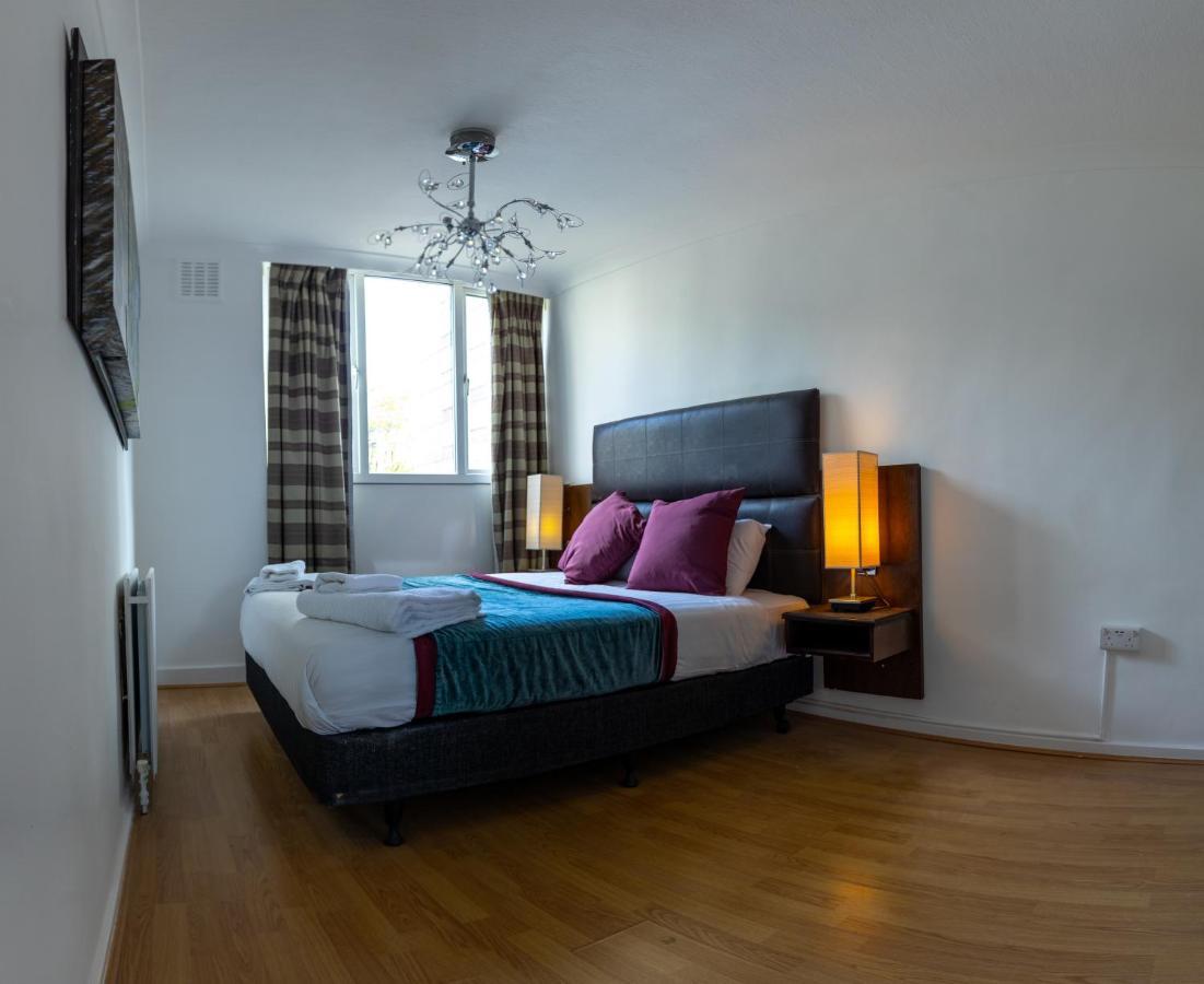 - 4 Bed - Sleeps 8 - Garden - Pet Friendly Ferienhaus *