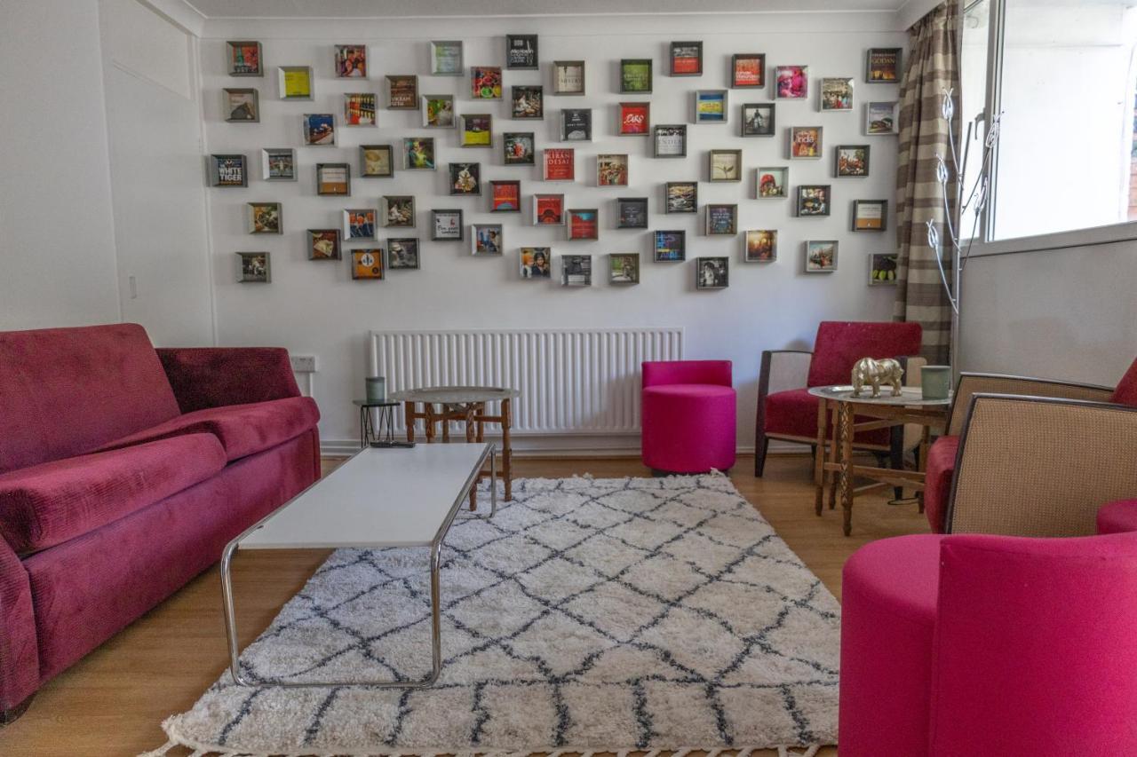 Ferienhaus - 4 Bed - Sleeps 8 - Garden - Pet Friendly *