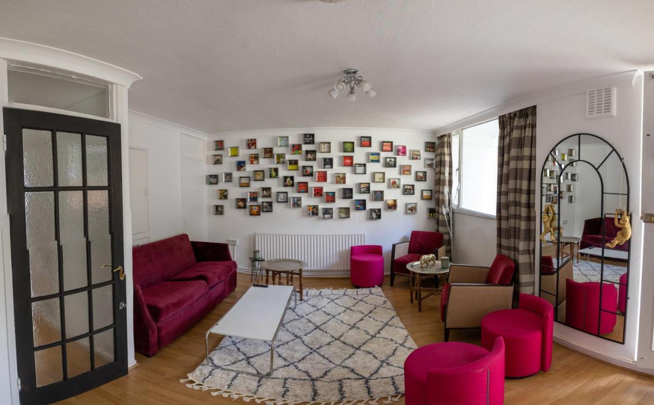 Ferienhaus - 4 Bed - Sleeps 8 - Garden - Pet Friendly *