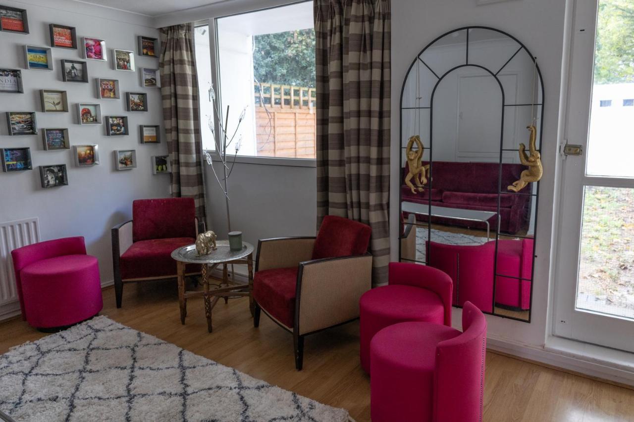 - 4 Bed - Sleeps 8 - Garden - Pet Friendly Ferienhaus *