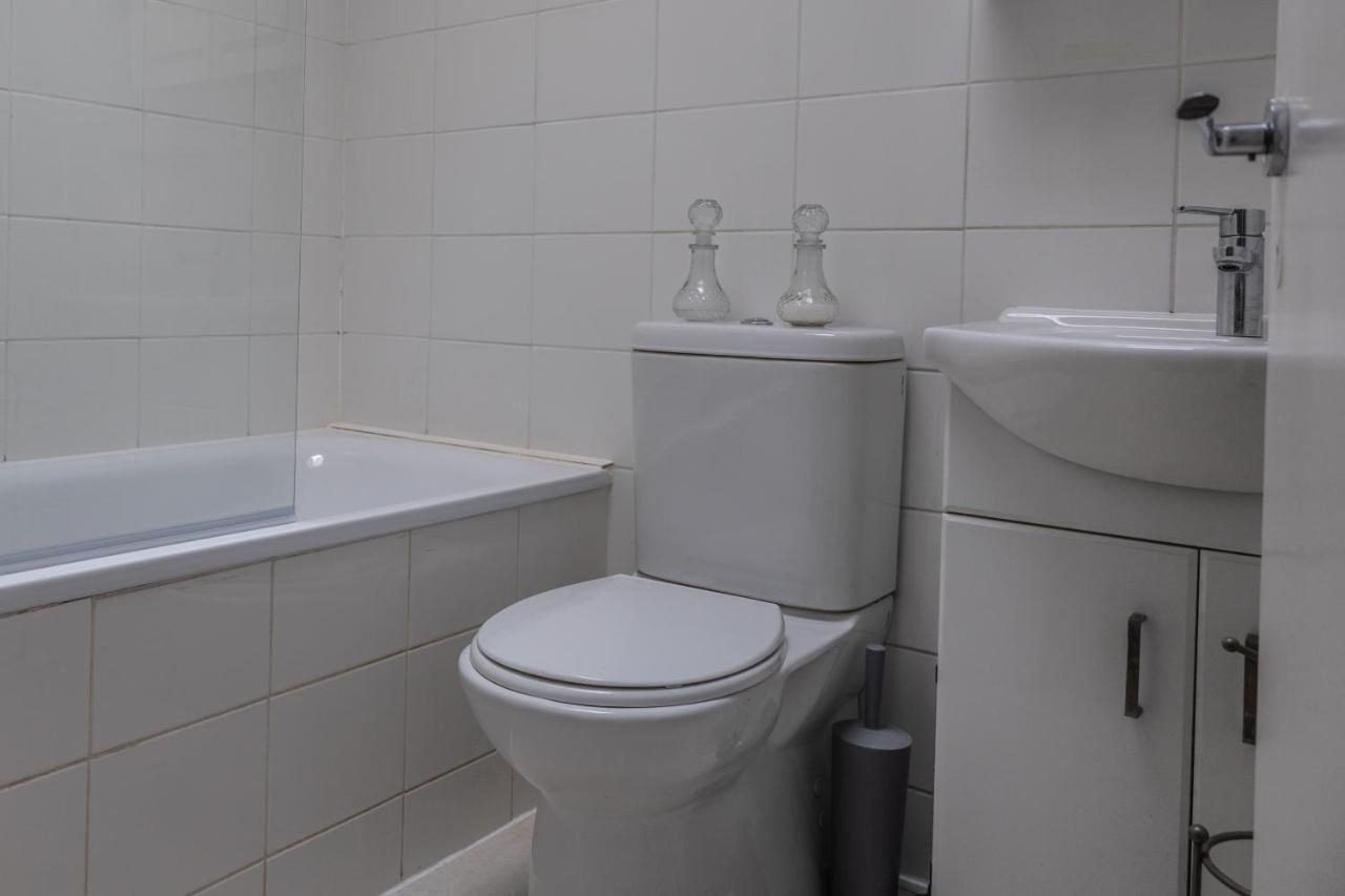 Ferienhaus - 4 Bed - Sleeps 8 - Garden - Pet Friendly London
